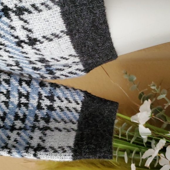 JOSEPH A. Plaid V-Neck Long Sleeve Oversized Sweater SIZE: M - Picture 4 of 9